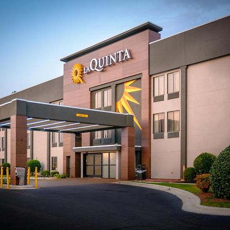 La Quinta Inn & Suites By Wyndham Fayetteville I-95 Exterior photo